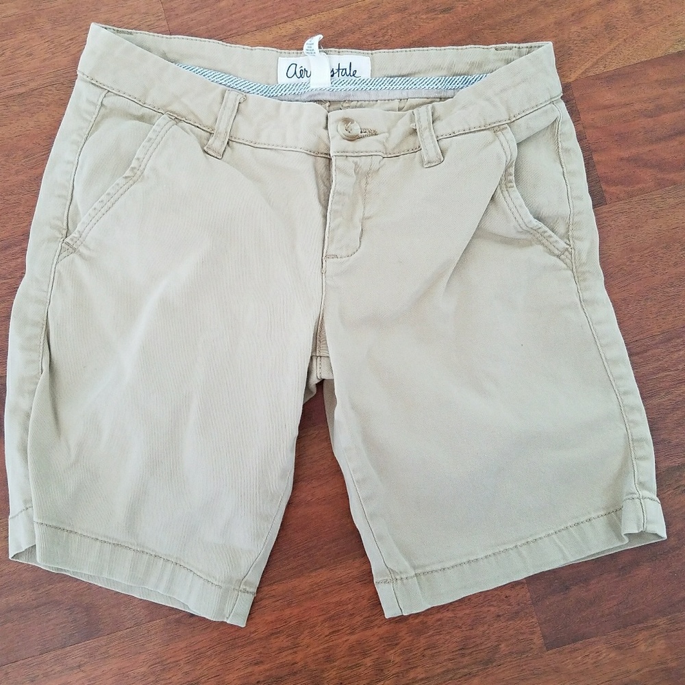 Tan‎ Khaki Aeropostale Bermuda Shorts. Size 3/4